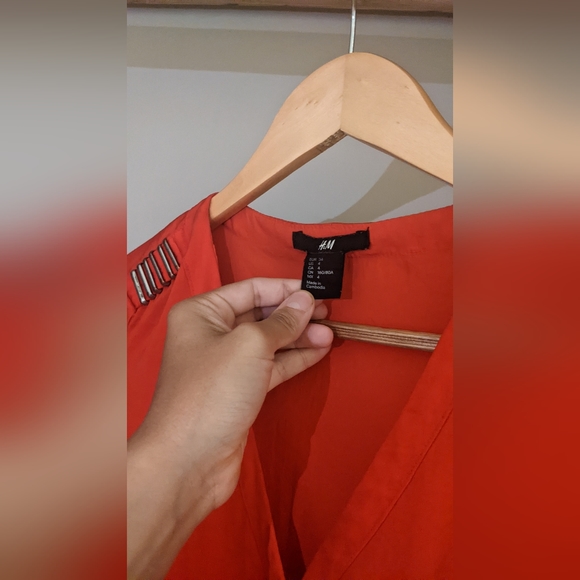 Silk red H&M top with metallic details - Picture 2 of 3